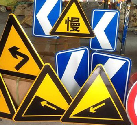 衡东标识标牌中颜色的确定是很重要的。