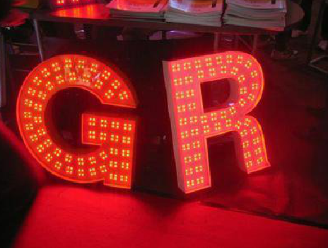 衡东LED发光字常见的安装误区。